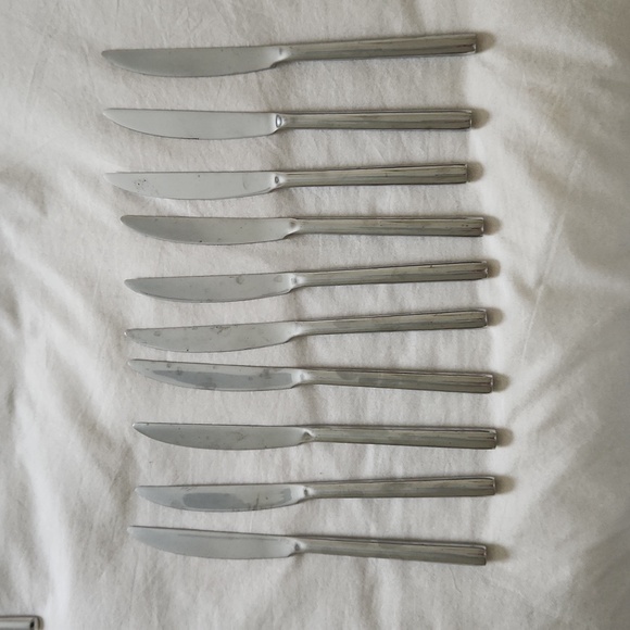 Crate&Barrel Other - Crate&Barrel discontinued knife set--stainless steel